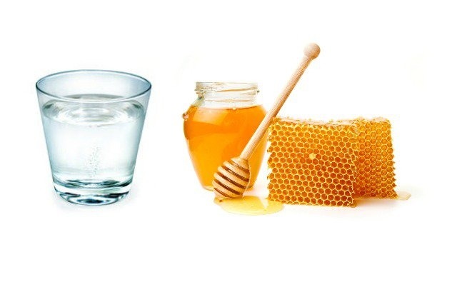 La miel con agua tibia