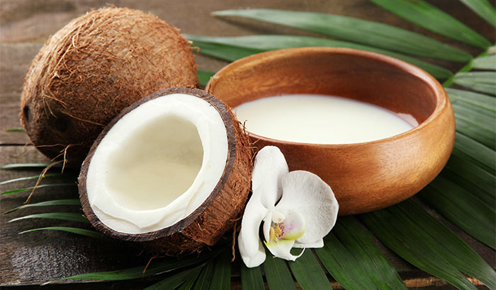 Tratamiento de pelo de leche de coco