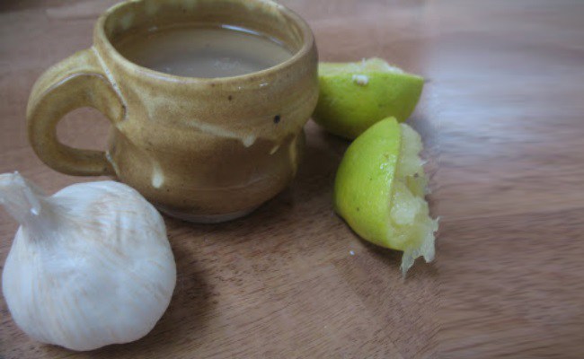El ajo té de limón