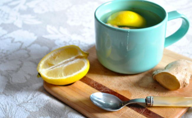 El jengibre, miel y té de limón