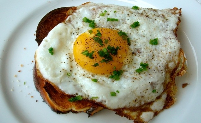 Clara de huevo tostada