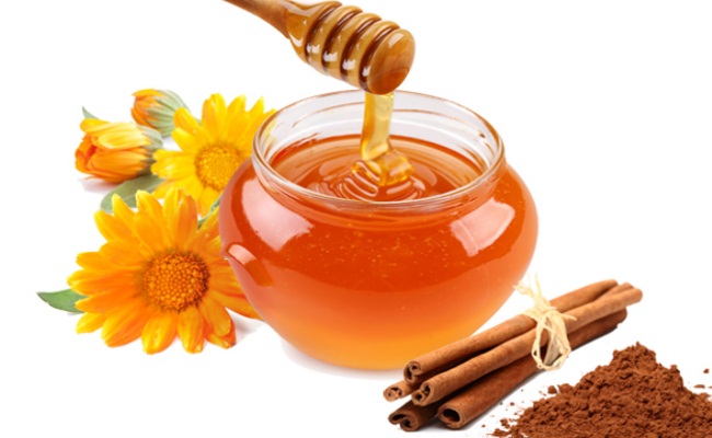 canela con miel para el tratamiento del acné